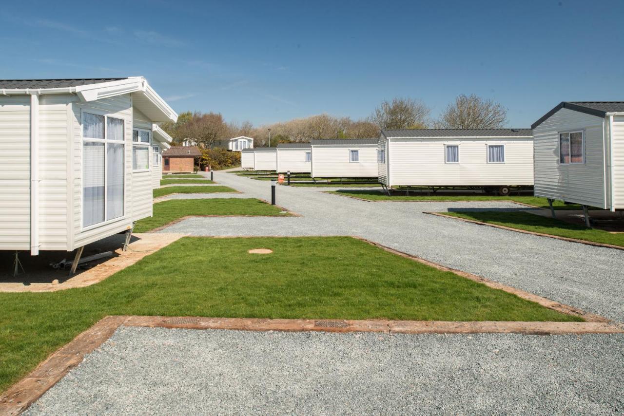 The Lakes Rookley Экстерьер фото Static caravans at a static caravan park