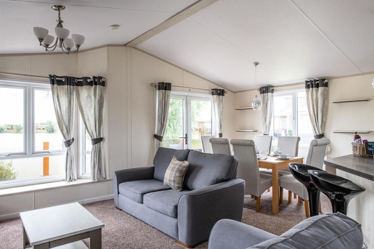 The Lakes Rookley Экстерьер фото Interior of a static